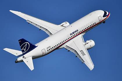 Денис Мантуров - Продажа Sukhoi SuperJet 100 в Африку сорвалась - lenta.ru - Замбия