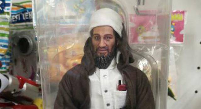 Усама Бен-Ладен - Суд оштрафовал владельца магазина за продажу куклы "Усама бен Ладен" - ren.tv - Россия