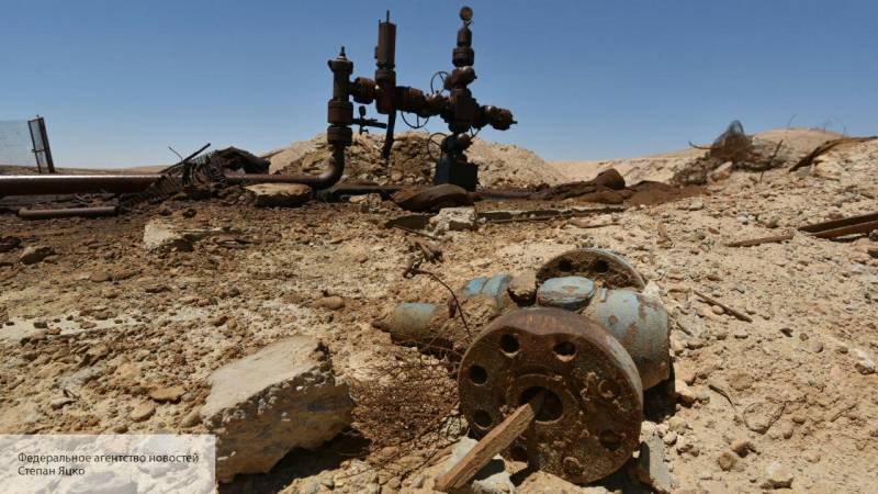 Колонна США, вывозящая нефть с оккупированных курдами месторождений Сирии, попала на видео - politros.com - США - Сирия - провинция Дейр-Эз-Зор - Оккупанты
