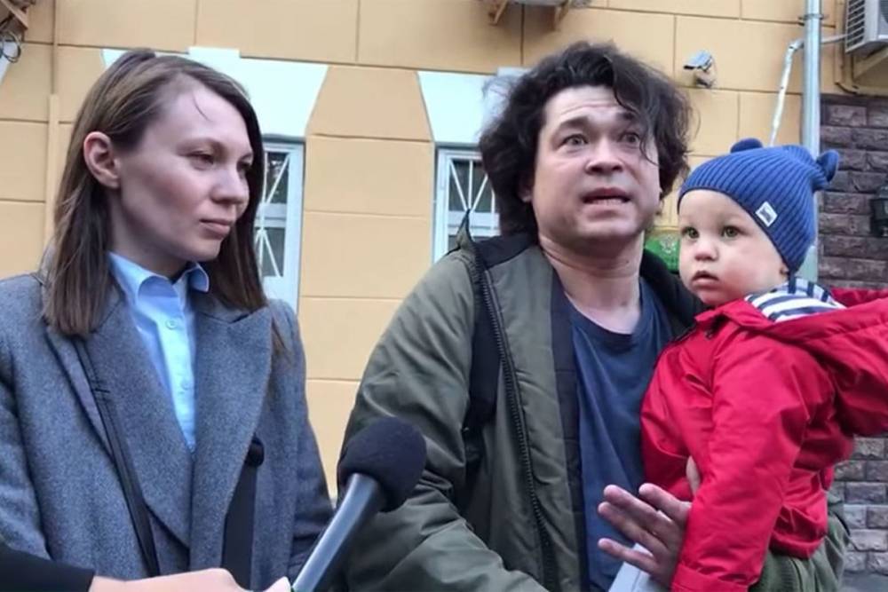 Максим Пашков - СК прекратил уголовное дело против супругов, передавших ребенка на митинге - theins.ru - Москва
