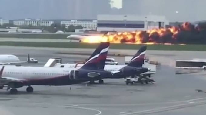 Денис Евдокимов - СК предъявил обвинения командиру самолета SSJ100, сгоревшего в Шереметьево - piter.tv