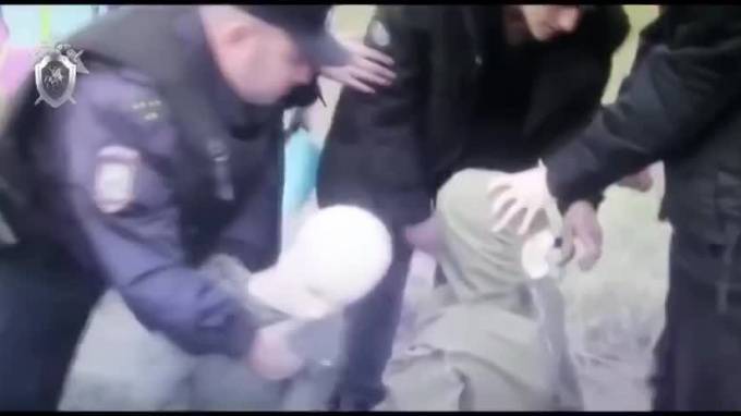 Видео: Алтайский убийца показал как убивал женщину и ее двух маленьких детей - piter.tv