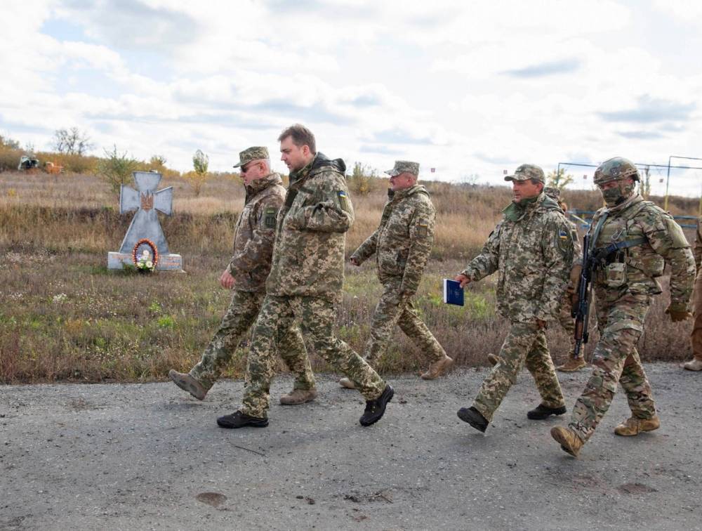 Владислав Дейнего - ВСУ и военные ЛНР выпустили сигнальные ракеты в знак начала отвода сил у Золотого - riafan.ru - Минск - ЛНР - Луганск