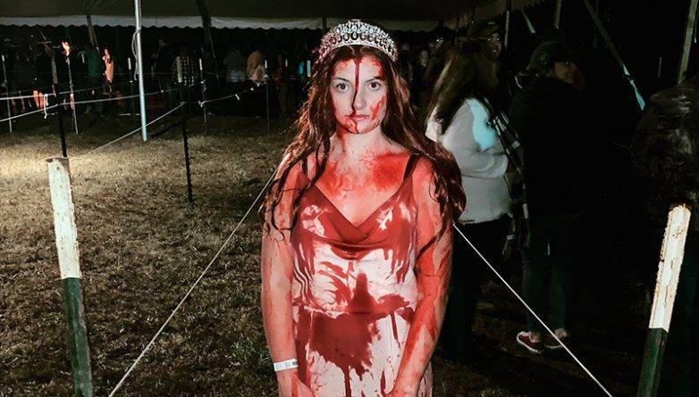 Стивен Кинг - Мисс Хэллоуин-2019: Студентка попала в аварию в костюме из «Кэрри» — и парамедики решили, что она мертва - usa.one - штат Западная Виргиния
