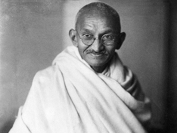 Махатма Ганди - Из индийского мемориала украли прах Ганди и осквернили портрет в день празднования его 150-летия - polit.ru - Индия