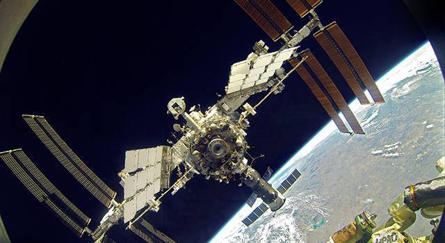 Александр Скворцов - Российские космонавты рассказали, как спится в космосе - ren.tv