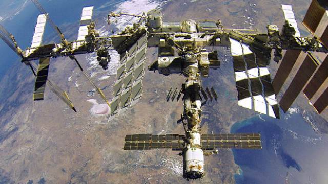 Джессика Меир - Эндрю Морган - Кристина Кук - Астронавты с МКС начали операцию в открытом космосе - ren.tv - США