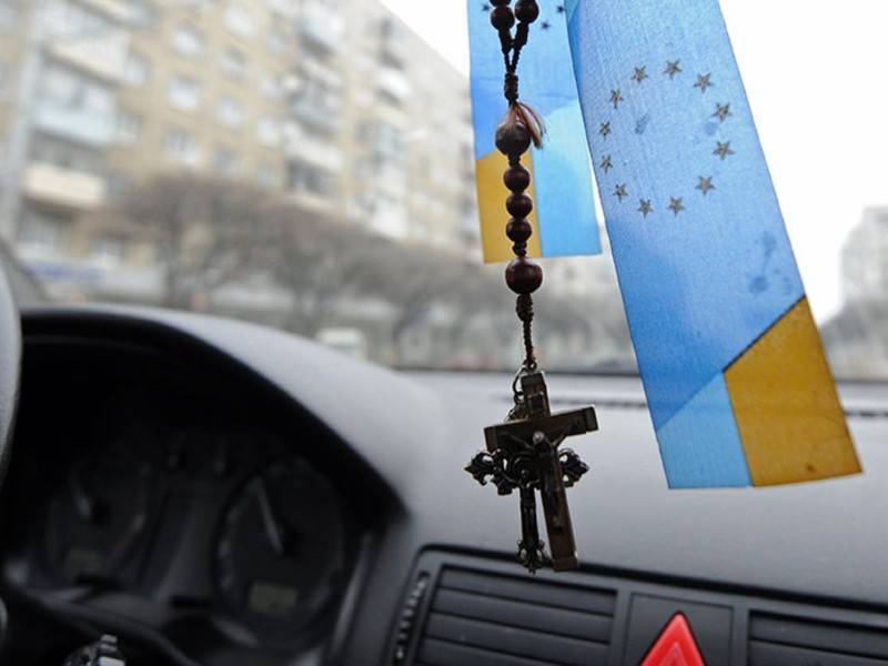 Таксист отказался везти Порошенко с Майдана - news.ru - Украина - Киев