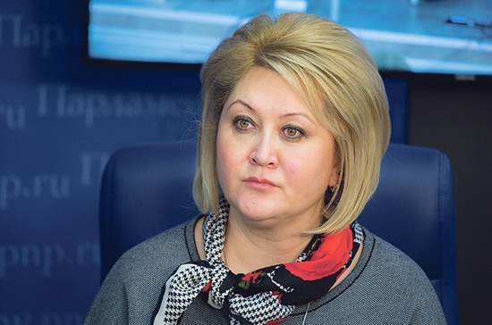 Лилия Гумерова - Евгений Бушмин - Гумерова назвала смерть Бушмина огромной потерей для всей палаты регионов - pnp.ru