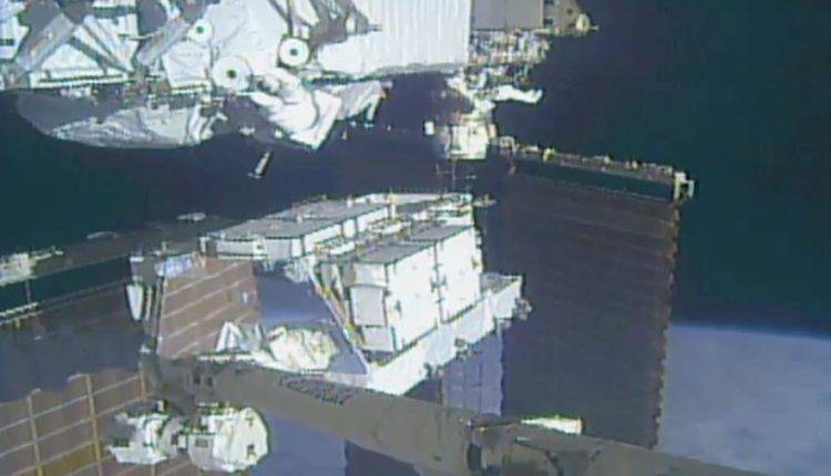 Эндрю Морган - Астронавты NASA вышли в открытый космос - newtvnews.ru