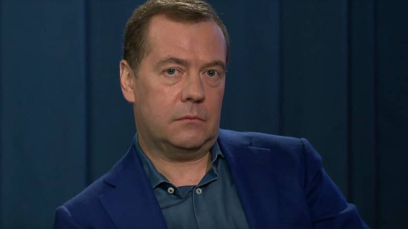 Дмитрий Медведев - Повышение туристической привлекательности РФ зависит от развития сферы, уверен Медведев - polit.info - Россия
