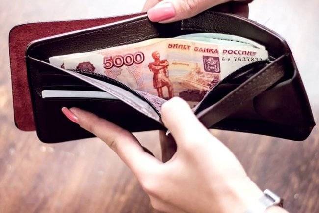 Светлана Бондарчук - Почему россияне выбирают зарплаты в конвертах - экономист - infox.ru