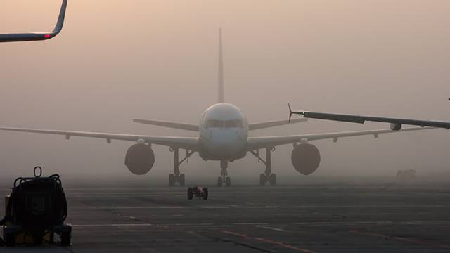 Boeing с горящим двигателем приземлился в аэропорту Дакара - ren.tv - Эфиопия - Дакар