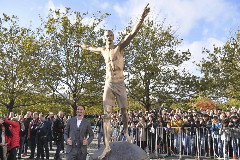 Фото: памятник Златану Ибрагимовичу украсил шведский Мальме - ren.tv - Швеция - Лос-Анджелес - Мальме
