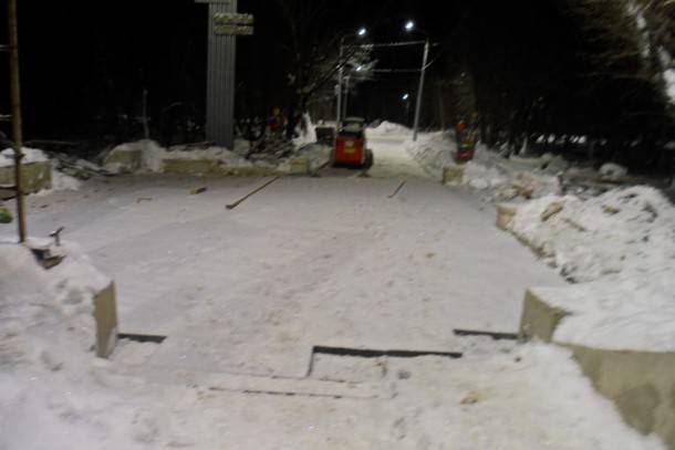 Народный корреспондент: «В Инте закапывают в снег тротуарную плитку» - bnkomi.ru - Инты
