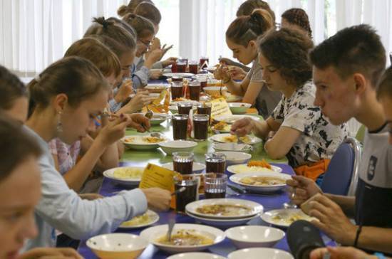 Борис Чернышов - Импортные продукты предложили исключить из школьного питания - pnp.ru