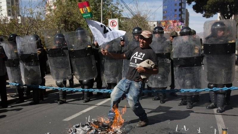 Эво Моралес - Президент Боливии отказался от ввода войск на улицы для усмирения протестов - polit.info - Боливия