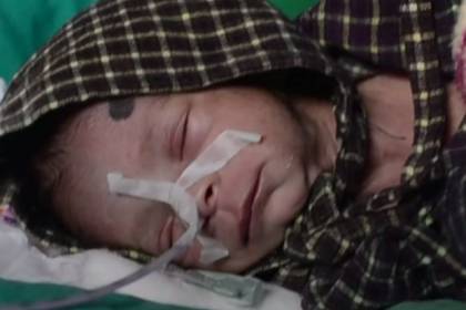 Заживо погребенного младенца выходили после двух дней в могиле - lenta.ru - Индия - штат Уттар-Прадеш