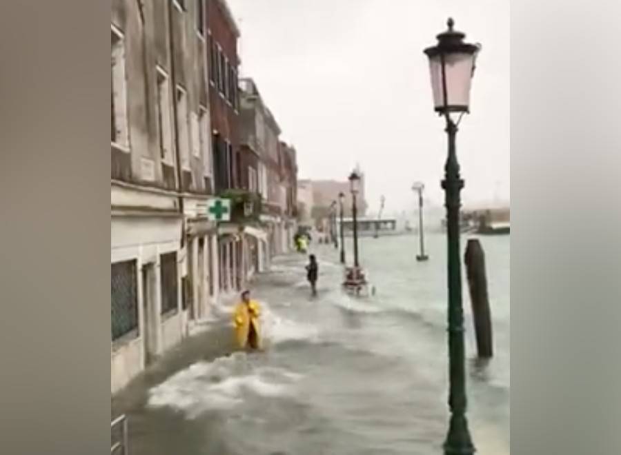 Марк СВЯТОЙ (Святой) - Пользователи соцсетей поделились фото наводнения в Венеции - m24.ru