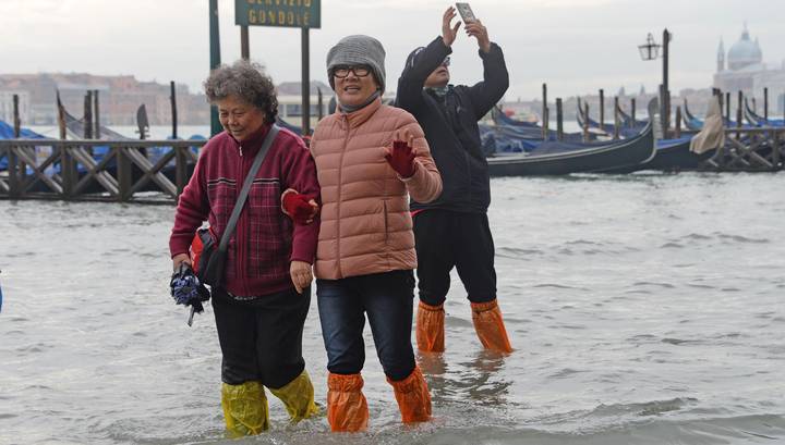 Мощнейшее наводнение в Венеции: под водой почти весь город - vesti.ru - Россия - Венеции