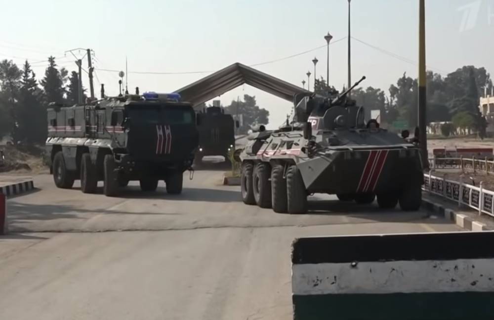 Российская военная полиция взяла бывшую базу США в Сирии - vm.ru - Россия - США - Кобани