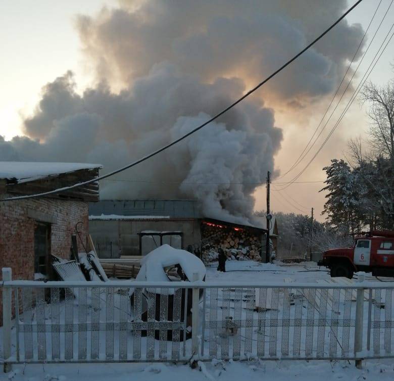 Почти 400 «квадратов»: серьёзный пожар в Кузбассе попал на видео - gazeta.a42.ru