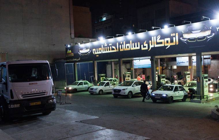 Иранцы протестуют из-за повышения цен на бензин - news.ru - Тегеран
