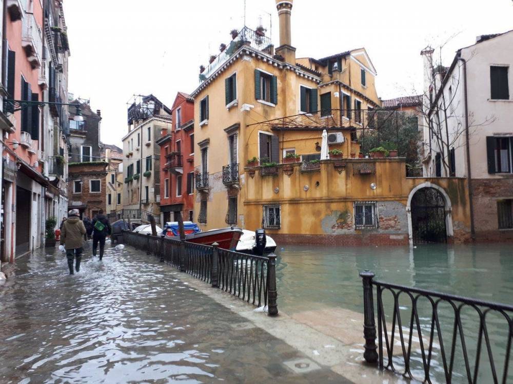 В Венеции в ближайшие часы ожидают новый пик наводнения - politexpert.net - Италия - Венеции