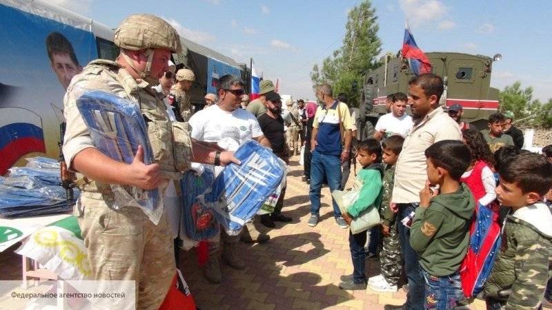 Жители города Айн-Исса на севере Сирии получили гумпомощь, доставленную военными РФ - politros.com - Россия - Сирия - провинция Ракка - Айн-Исса