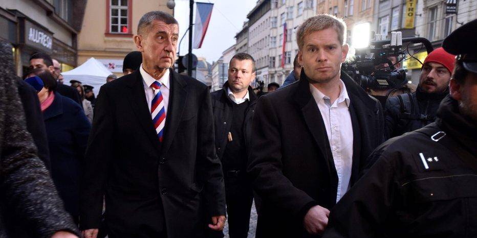 Премьер-министра Чехии раскритиковали за галстук с российским триколором - ruposters.ru - Россия - Чехия