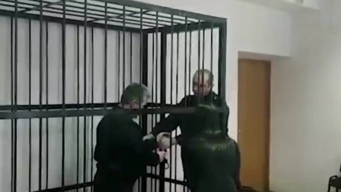 Суд арестовал охранника после стрельбы в колледже Благовещенска - piter.tv - Благовещенск