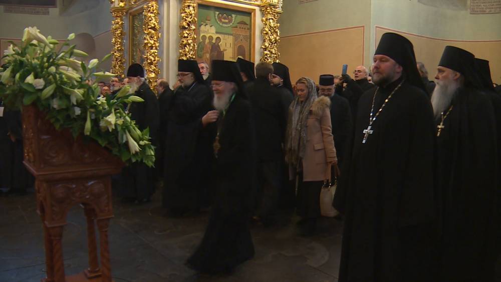 патриарх Кирилл - Архиепископы западноевропейских приходов посетили Донской монастырь - ren.tv