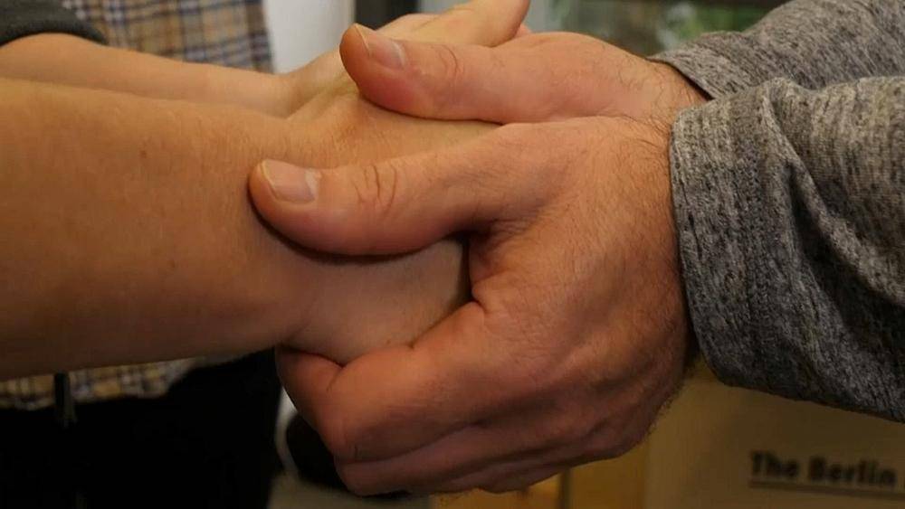Рукопожатие спасёт мир: в Берлине снова возводят стену - ru.euronews.com - Берлин - Голландия