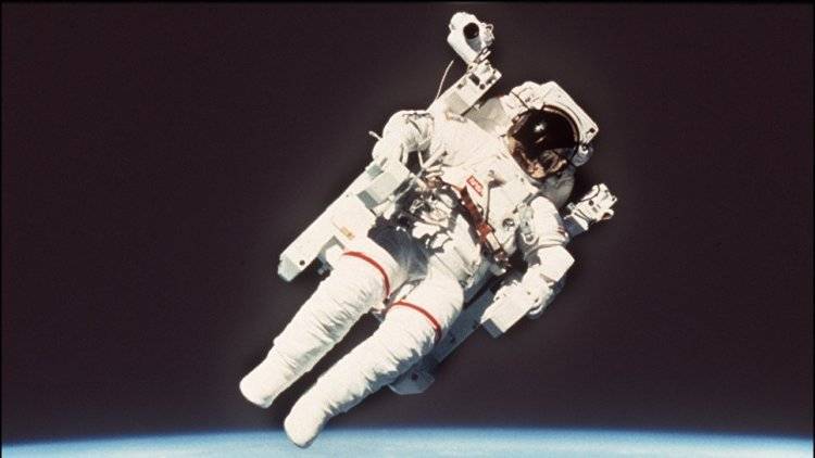 Эндрю Морган - НАСА сообщило о протечке скафандра астронавта при выходе в открытый космос - polit.info - США
