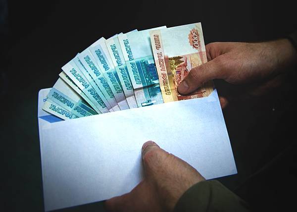 Половина российских работодателей не будет выплачивать сотрудникам премии по итогам года - nakanune.ru