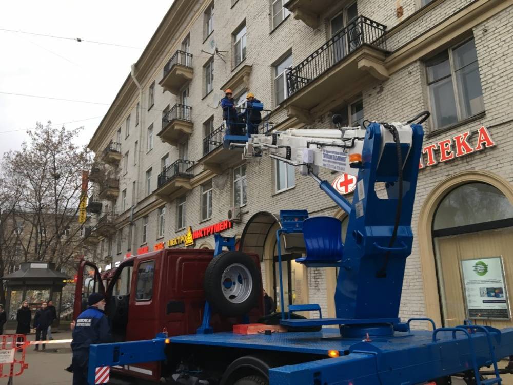 В Приморском районе опробовали новую автовышку для борьбы с сосульками - wvw.daily-inform.ru - р-н Приморский