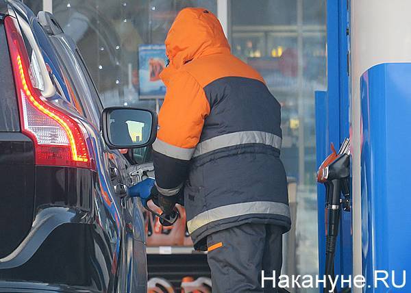 Росстат: цены на бензин стабильны, дизтопливо дорожает - nakanune.ru - Россия - Салехард