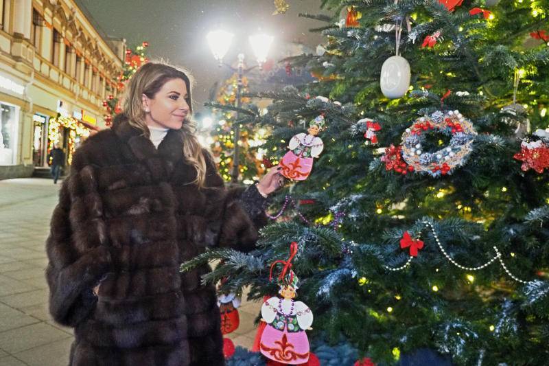 Главную елку фестиваля «Путешествие в Рождество» установят на Манежной площади - vm.ru