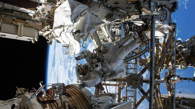 Лука Пармитано - Эндрю Морган - Астронавты вышли в космос для ремонта спектрометра на МКС - russian.rt.com