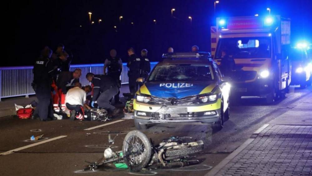 Дрезден: пытаясь сбежать от полиции, подростков въехал в патрульный автомобиль и серьезно пострадал - germania.one