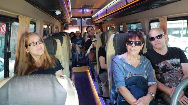 Переполненные автобусы и улыбки: начало работы субботнего транспорта в Гуш-Дане прошло успешно - vesty.co.il - Тель-Авив - Гуш-Дана