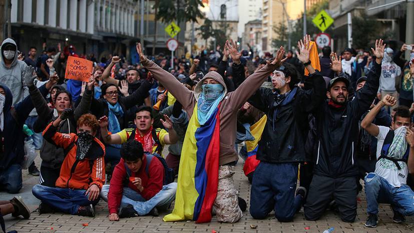 Иван Дук - «Сработала теория домино»: почему колумбийцы протестуют против своего президента - russian.rt.com - Колумбия - Богота