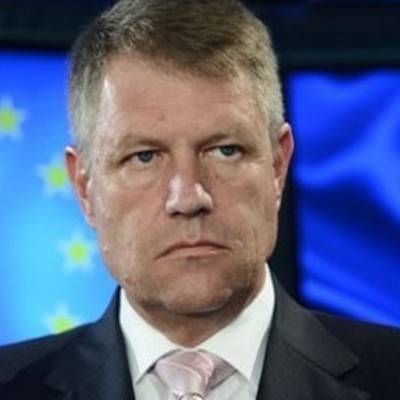 Клаус Йоханнис - Действующий президент Румынии одерживает уверенную победу над экс-премьером - radiomayak.ru - Румыния