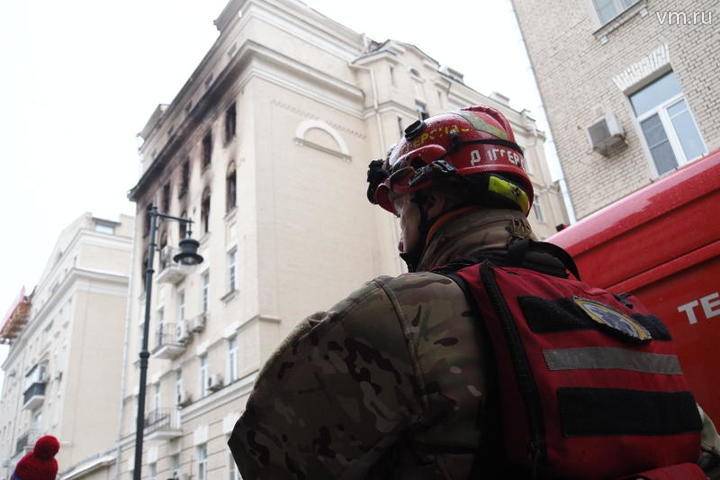Подмосковные спасатели помогли запертой двухлетним внуком на балконе женщине - vm.ru - образование Мособлпожспас