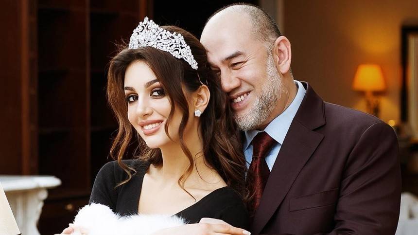 Оксана Воеводина - Оксана Воеводина заявила, что не жалеет о браке с экс-королем Малайзии - 5-tv.ru - Москва - Малайзия