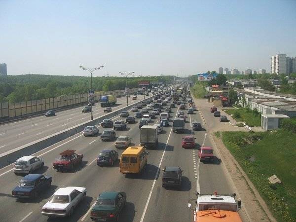 Игорь Левитин - Проезд грузовиков по МКАД полностью ограничат с 2021 года - inforeactor.ru