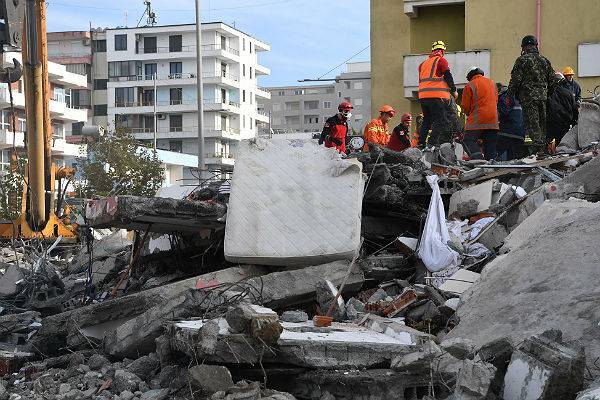 Число жертв землетрясения в Албании выросло до 40 - trud.ru - Франция - Албания - Тирана - Дуррес