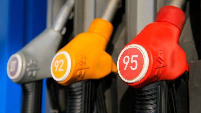Нефтяникам заплатят из бюджета РФ 250−300 млрд за сдерживание цен на бензин - eadaily.com