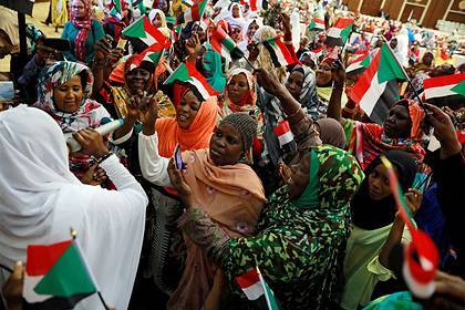 Омар Аль-Башира - Африканских женщин освободили от правил ислама - lenta.ru - Судан