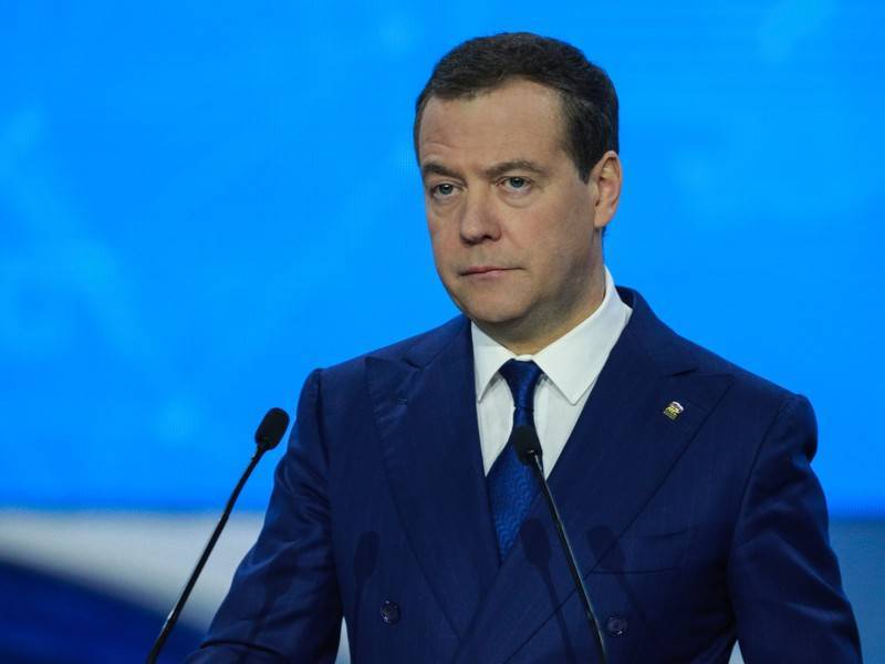 Абдулла Арипов - Медведев прибыл в Ташкент на заседание Совета глав правительств ШОС - news.ru - Россия - Узбекистан - Ташкент